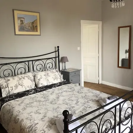 Couette-café Maison de la Rivière Gite Chambre d hote Taize-Aizie